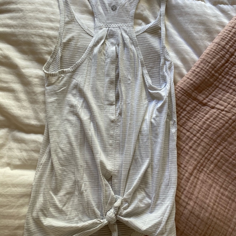 white lululemon tank